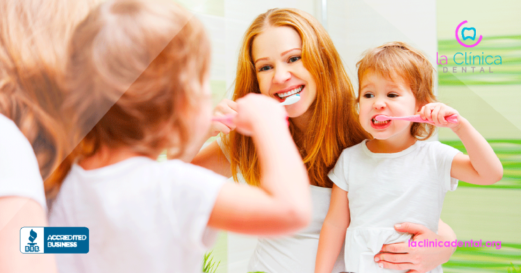 Enseñar a los niños a tener buena higiene dental es parte de su educación